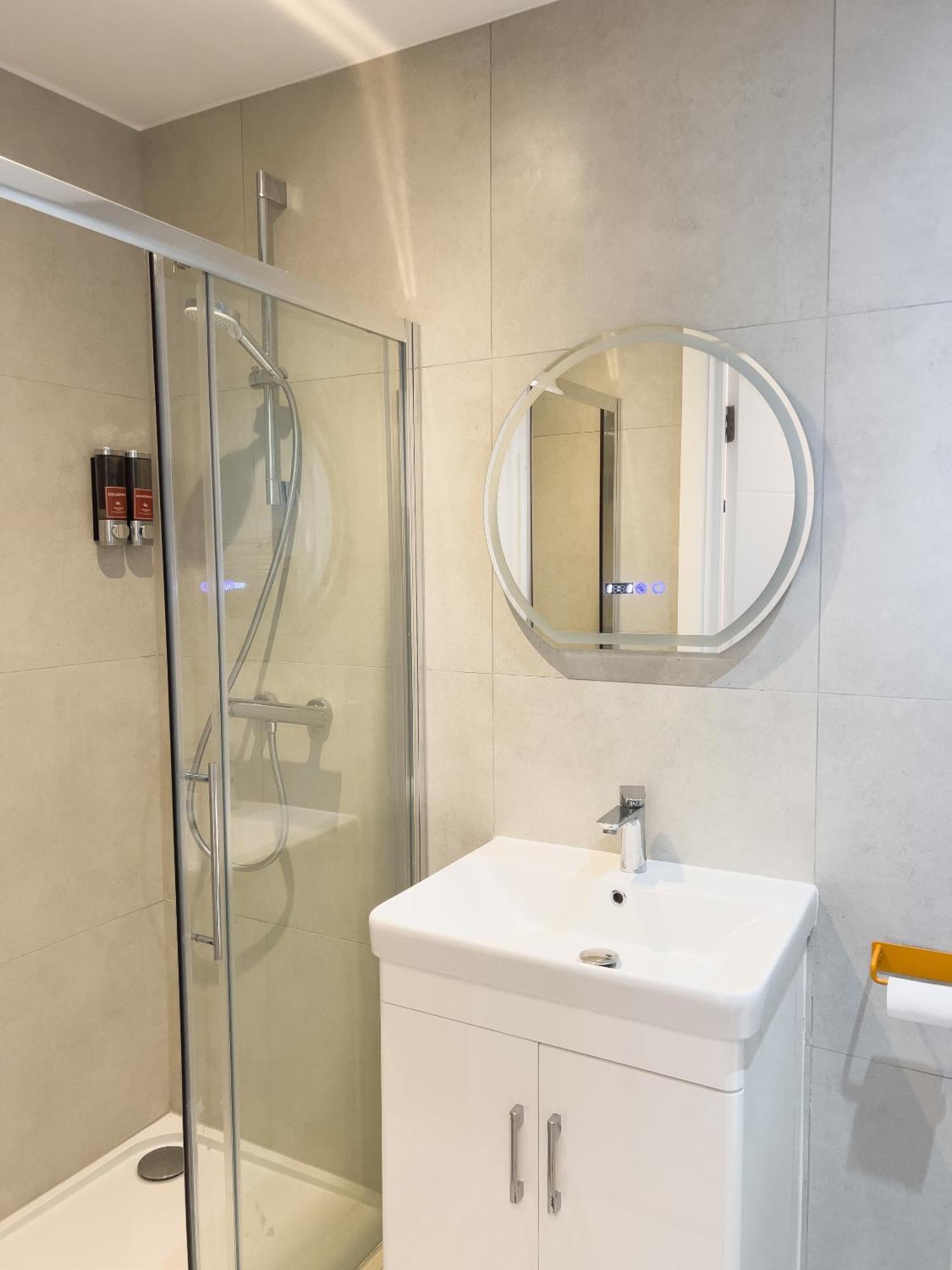 Zozy Clitterhouse Hotel London Ngoại thất bức ảnh