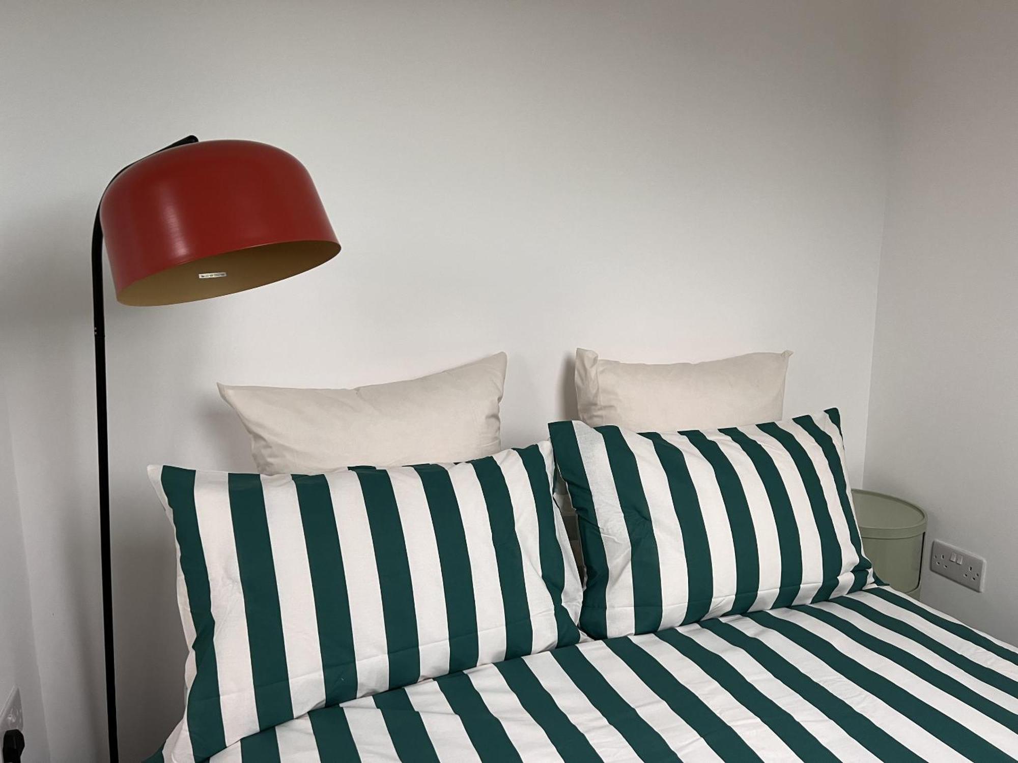 Zozy Clitterhouse Hotel London Ngoại thất bức ảnh